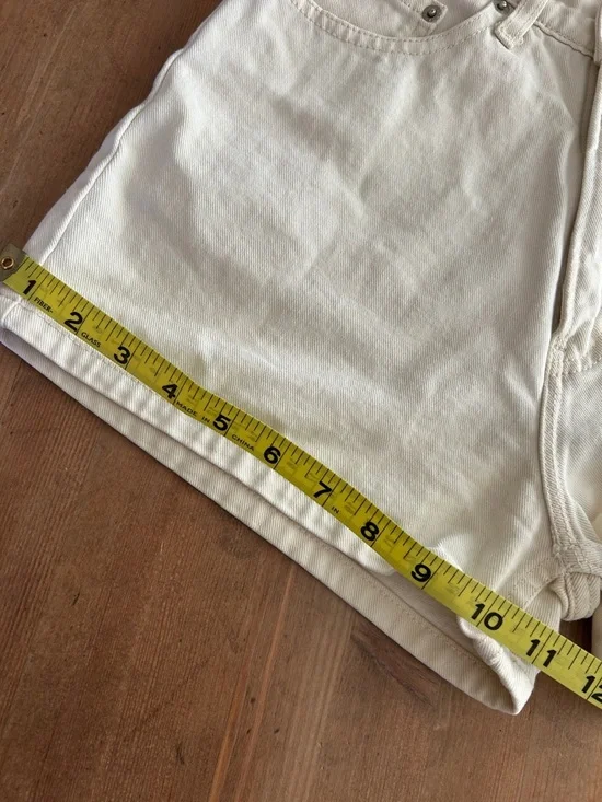 Vintage 90’s Jordache Cream High-Waist Denim Shorts - Picture 8 of 12
